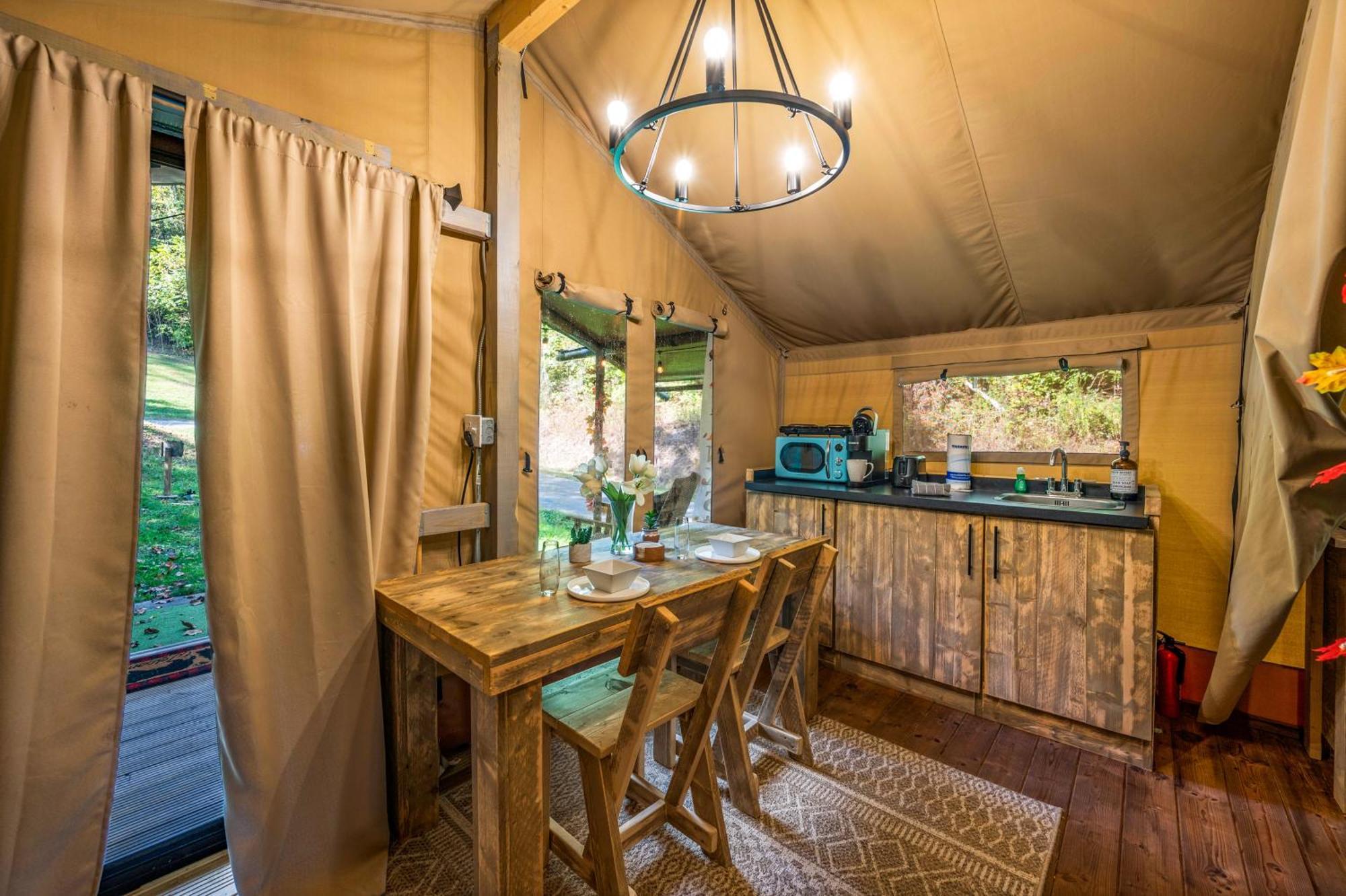 Firefly Season Glamping Hotell Sevierville Eksteriør bilde